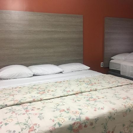 Barberry Court Motel &Cabins Лейк Джордж Екстериор снимка