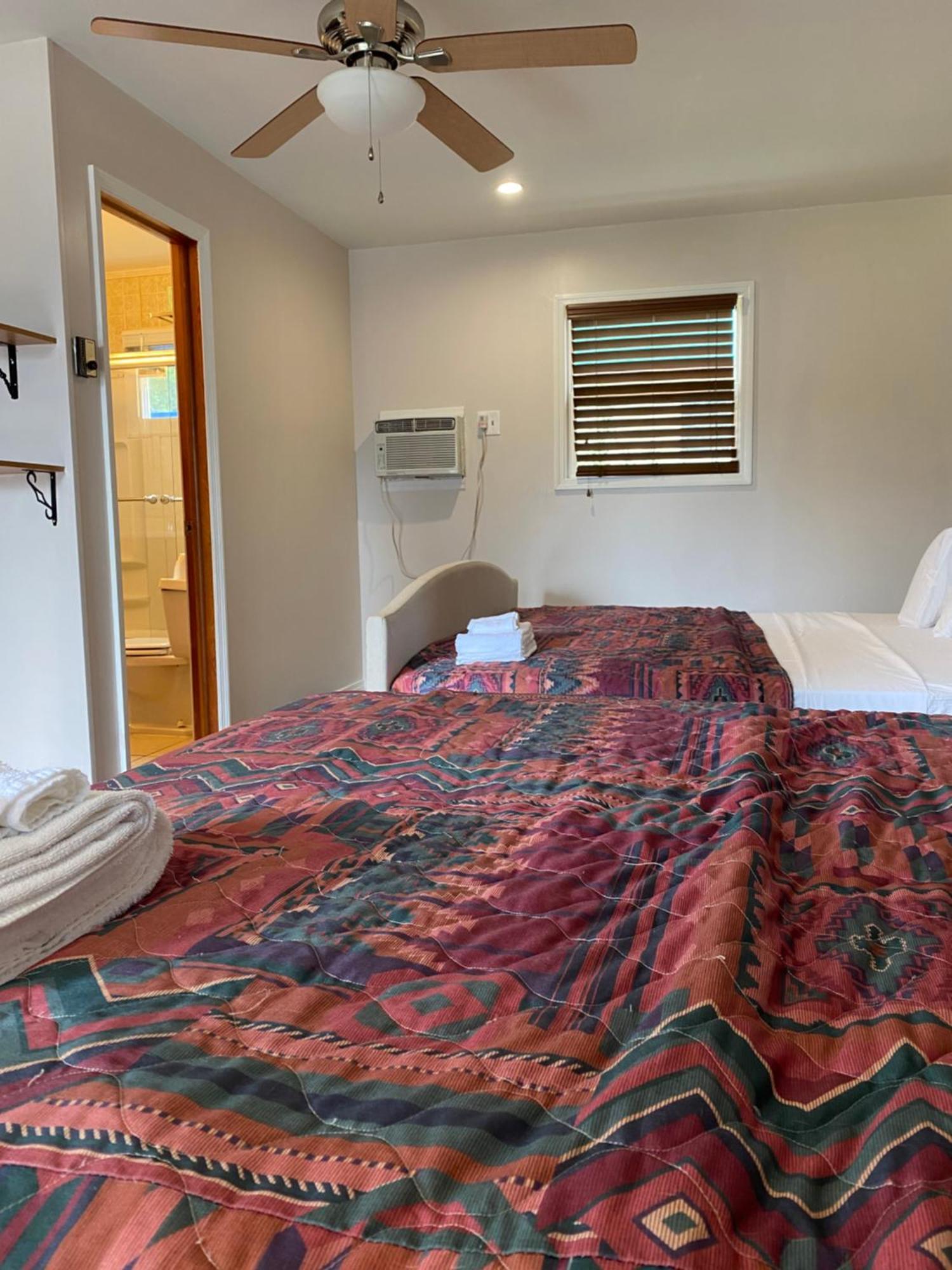 Barberry Court Motel &Cabins Лейк Джордж Стая снимка