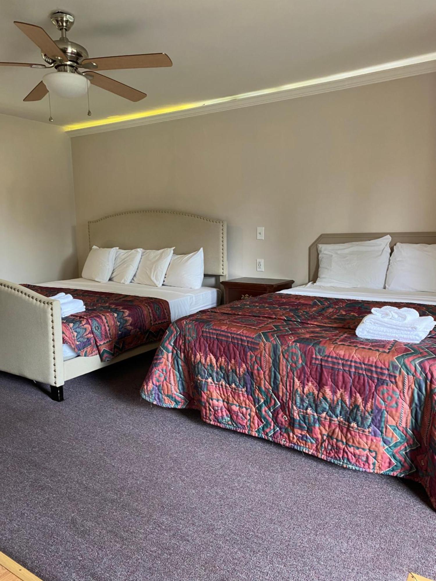 Barberry Court Motel &Cabins Лейк Джордж Стая снимка