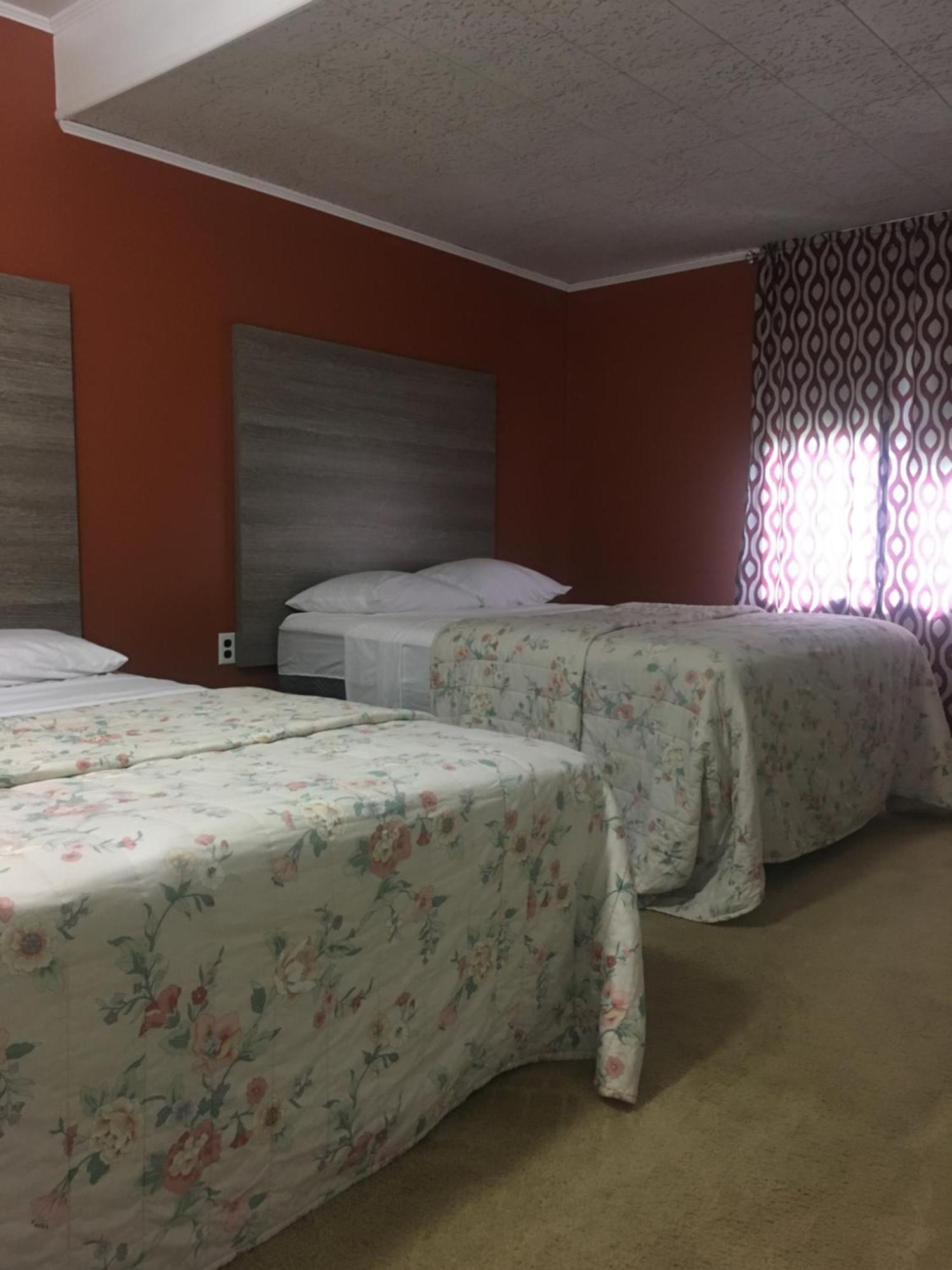 Barberry Court Motel &Cabins Лейк Джордж Екстериор снимка