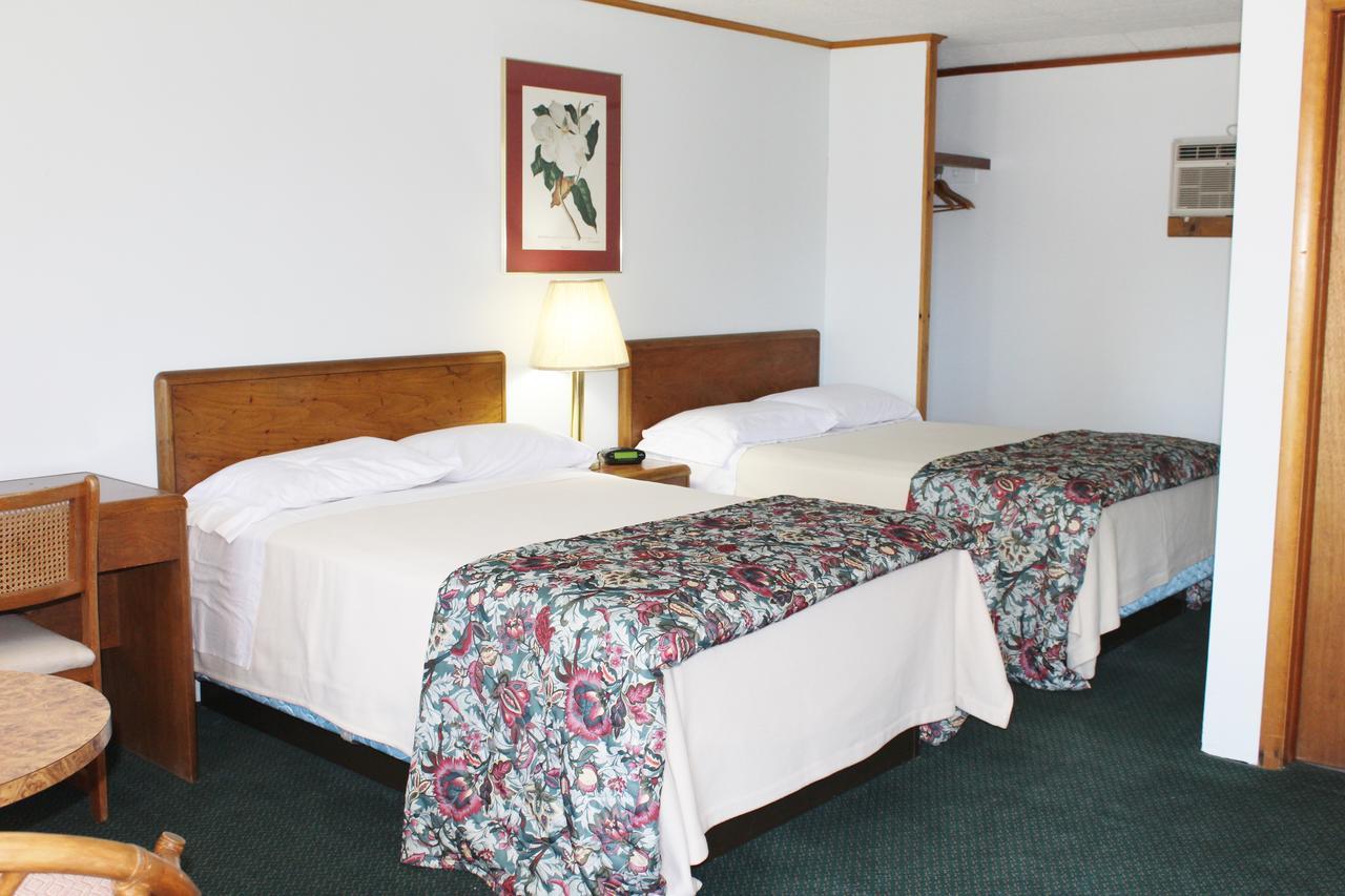 Barberry Court Motel &Cabins Лейк Джордж Екстериор снимка