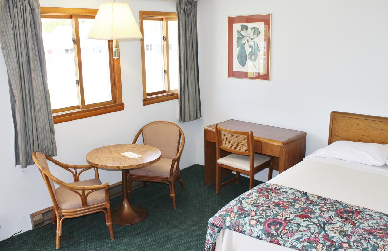 Barberry Court Motel &Cabins Лейк Джордж Екстериор снимка