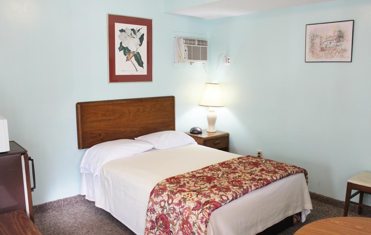 Barberry Court Motel &Cabins Лейк Джордж Екстериор снимка