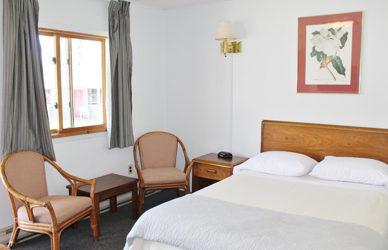 Barberry Court Motel &Cabins Лейк Джордж Екстериор снимка