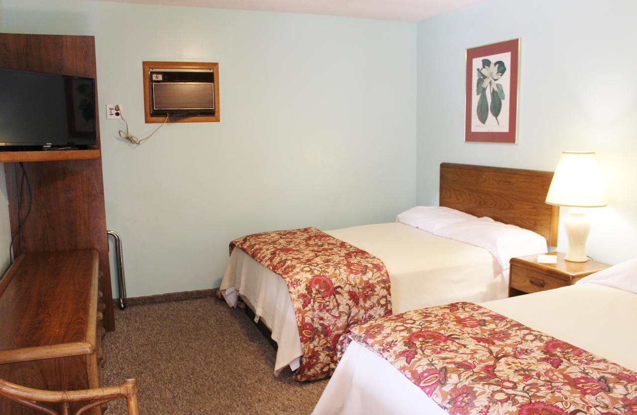 Barberry Court Motel &Cabins Лейк Джордж Екстериор снимка