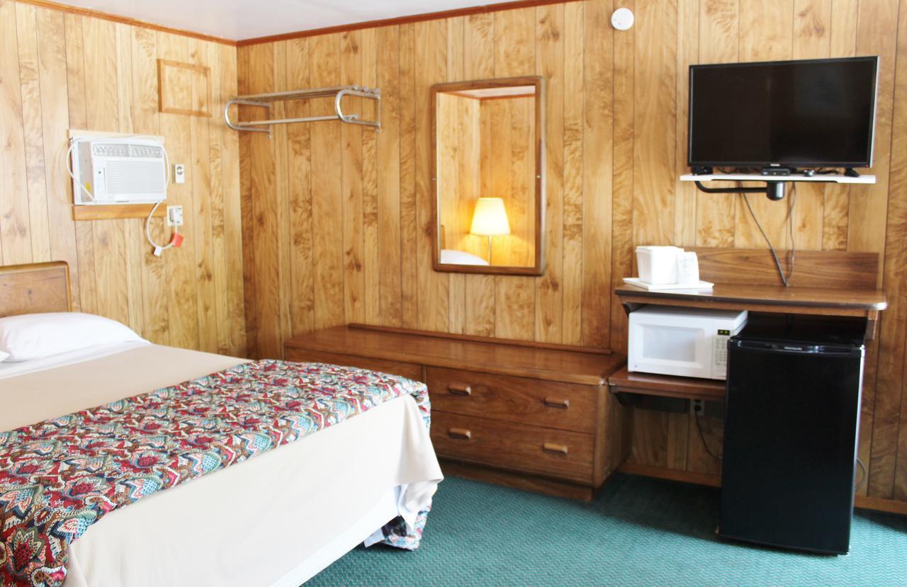 Barberry Court Motel &Cabins Лейк Джордж Екстериор снимка
