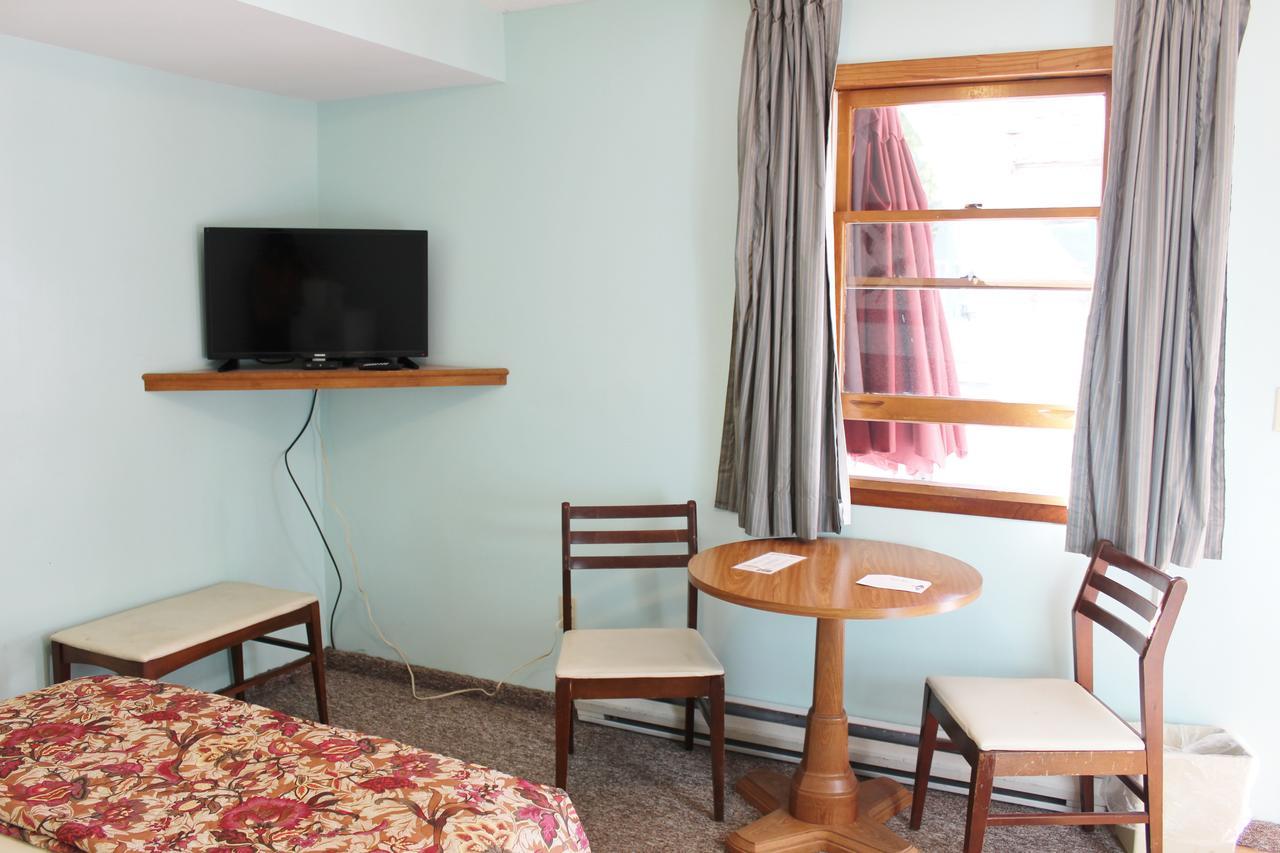Barberry Court Motel &Cabins Лейк Джордж Екстериор снимка
