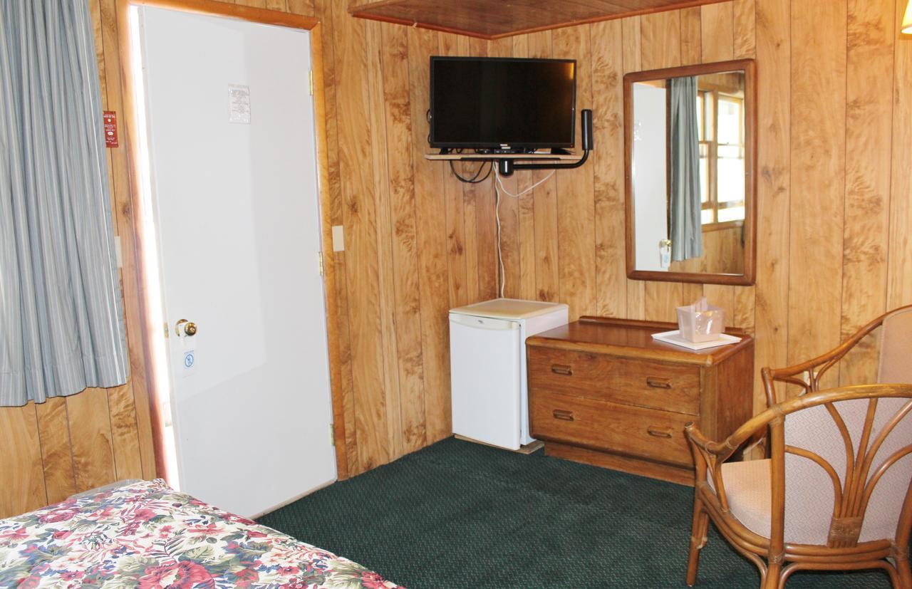 Barberry Court Motel &Cabins Лейк Джордж Екстериор снимка