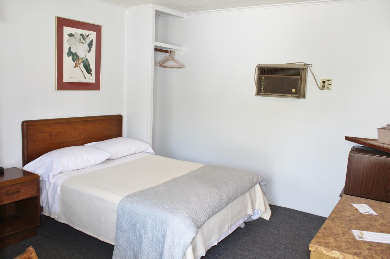 Barberry Court Motel &Cabins Лейк Джордж Екстериор снимка