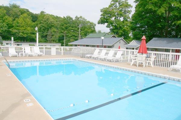 Barberry Court Motel &Cabins Лейк Джордж Екстериор снимка