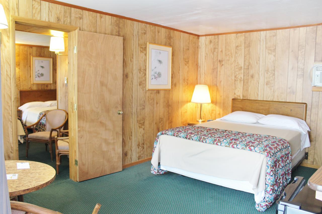 Barberry Court Motel &Cabins Лейк Джордж Екстериор снимка