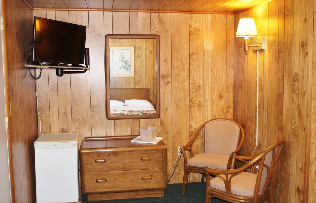 Barberry Court Motel &Cabins Лейк Джордж Екстериор снимка
