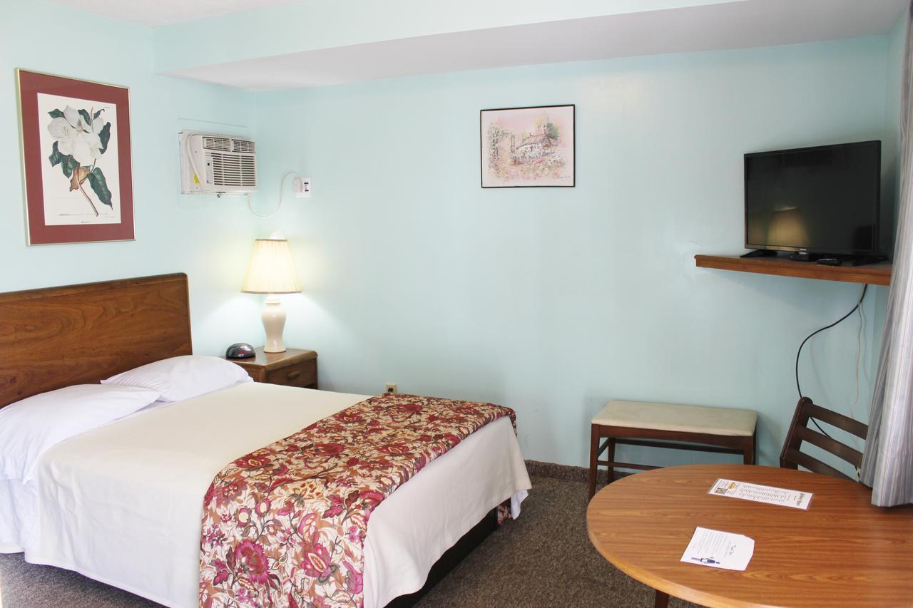 Barberry Court Motel &Cabins Лейк Джордж Екстериор снимка