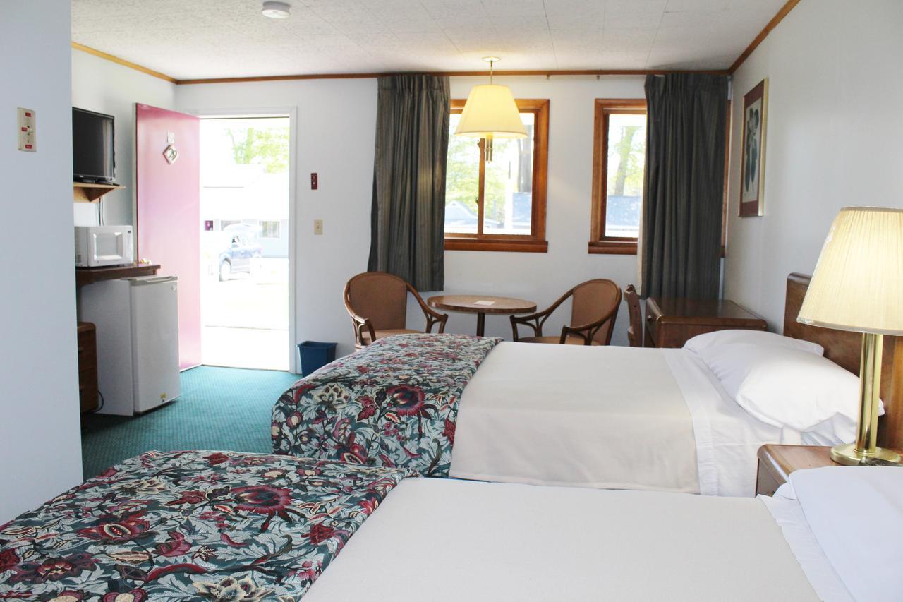 Barberry Court Motel &Cabins Лейк Джордж Екстериор снимка