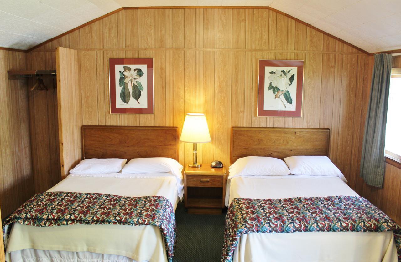 Barberry Court Motel &Cabins Лейк Джордж Екстериор снимка