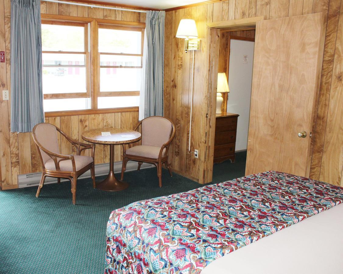 Barberry Court Motel &Cabins Лейк Джордж Екстериор снимка
