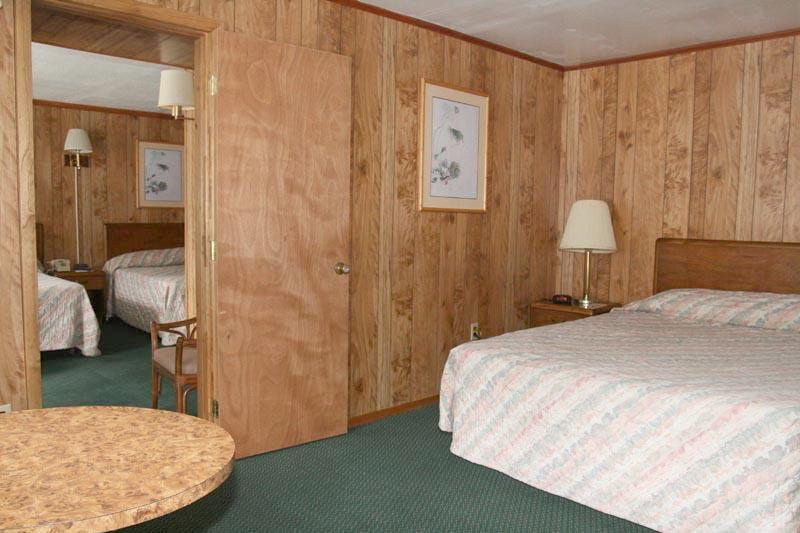 Barberry Court Motel &Cabins Лейк Джордж Екстериор снимка
