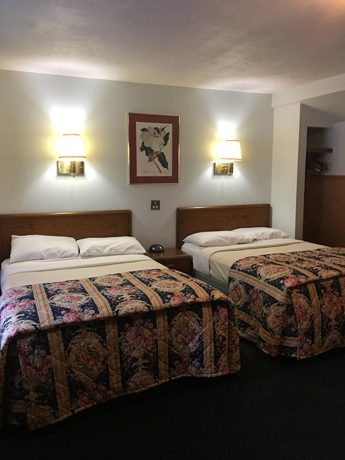 Barberry Court Motel &Cabins Лейк Джордж Екстериор снимка