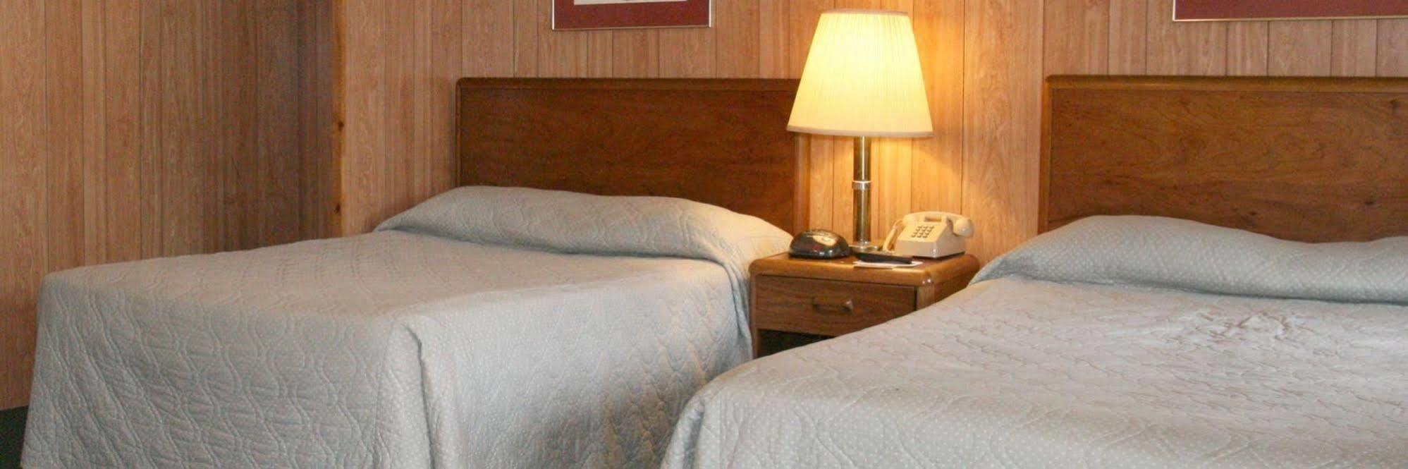 Barberry Court Motel &Cabins Лейк Джордж Екстериор снимка
